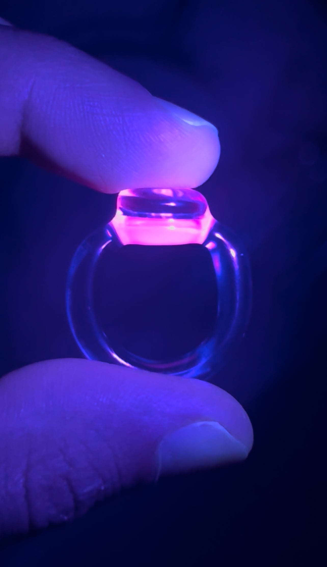 Ring size 4.5 - Shark Mille, cobalt & glowstick (UV)